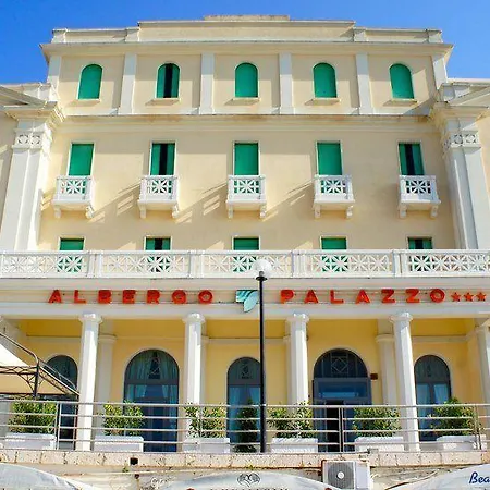 Palazzo 4* サンタ・チェザーレア・テルメ
