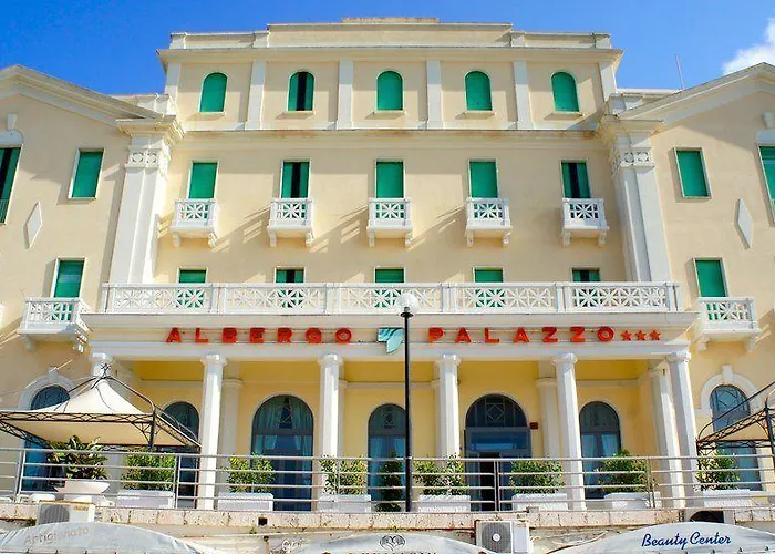 Palazzo 4* サンタ・チェザーレア・テルメ